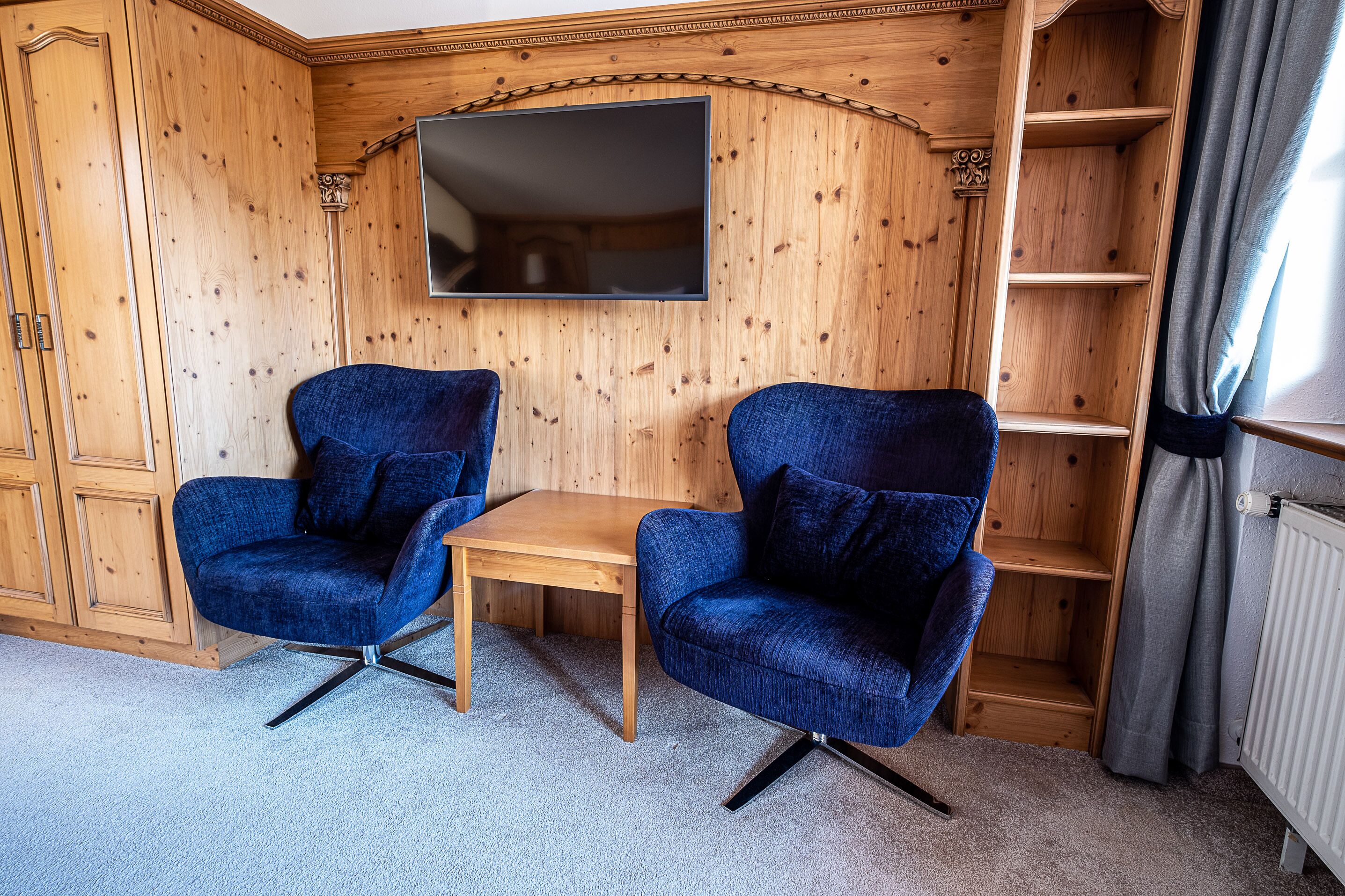 Kamar Double Comfort | Area keluarga | Televisi layar datar 42-inci dengan saluran TV satelit dan TV