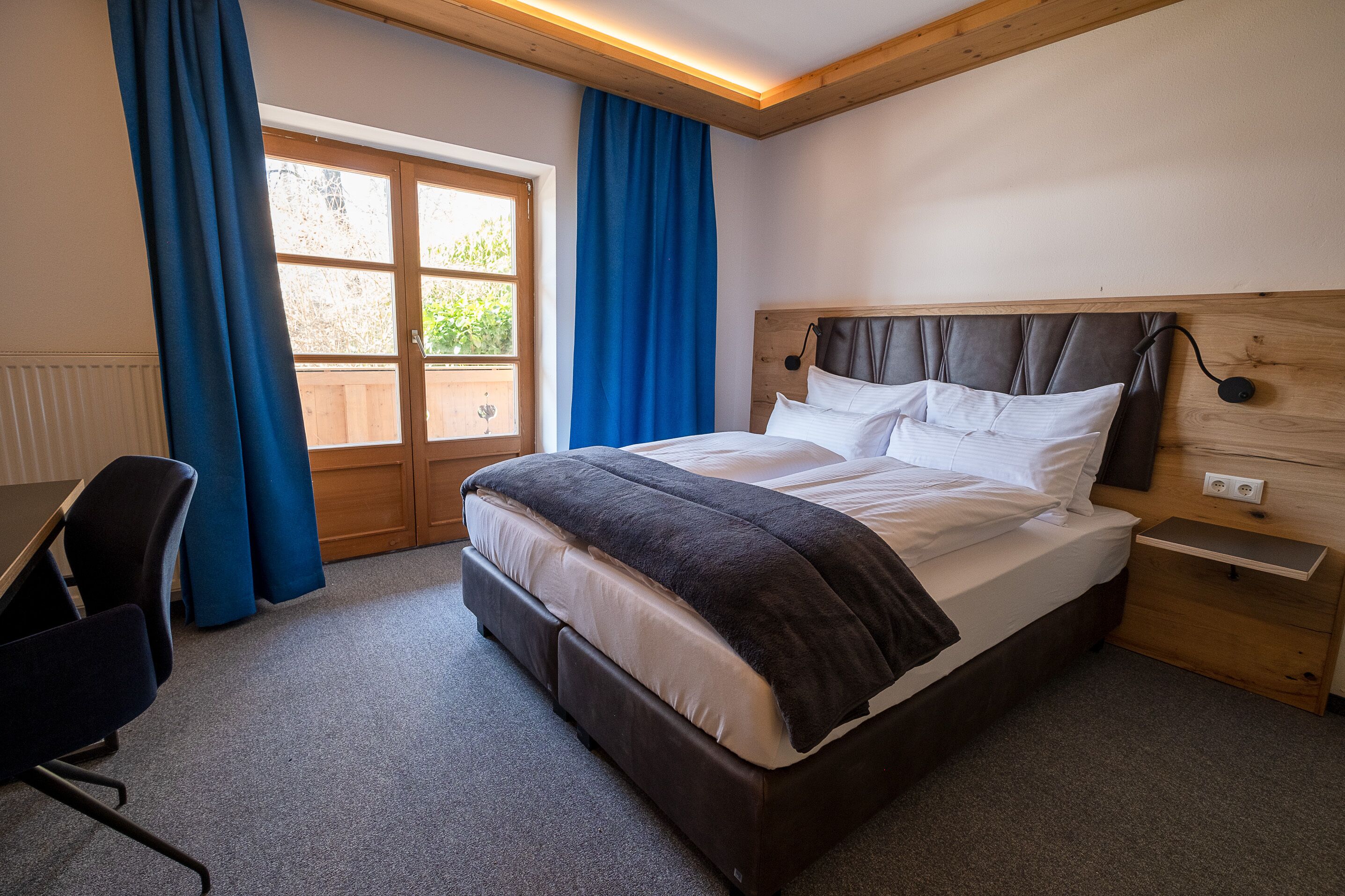 Premium bedding, in-room safe, individually decorated