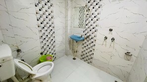 Deluxe Room | Bathroom