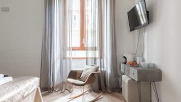 City Quadruple Room | Soundproofing, free WiFi, bed sheets