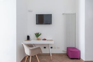 City Triple Room | Soundproofing, free WiFi, bed sheets - Flaminiarooms (Rome)