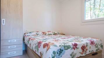 Bungalow, 2 Bedrooms (Maravilla) | Down comforters, individually furnished