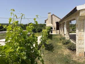 House | Exterior - Runaway Cottage Villa (Unesic)