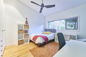 4 habitaciones, escritorio, tabla de planchar con plancha y wifi gratis