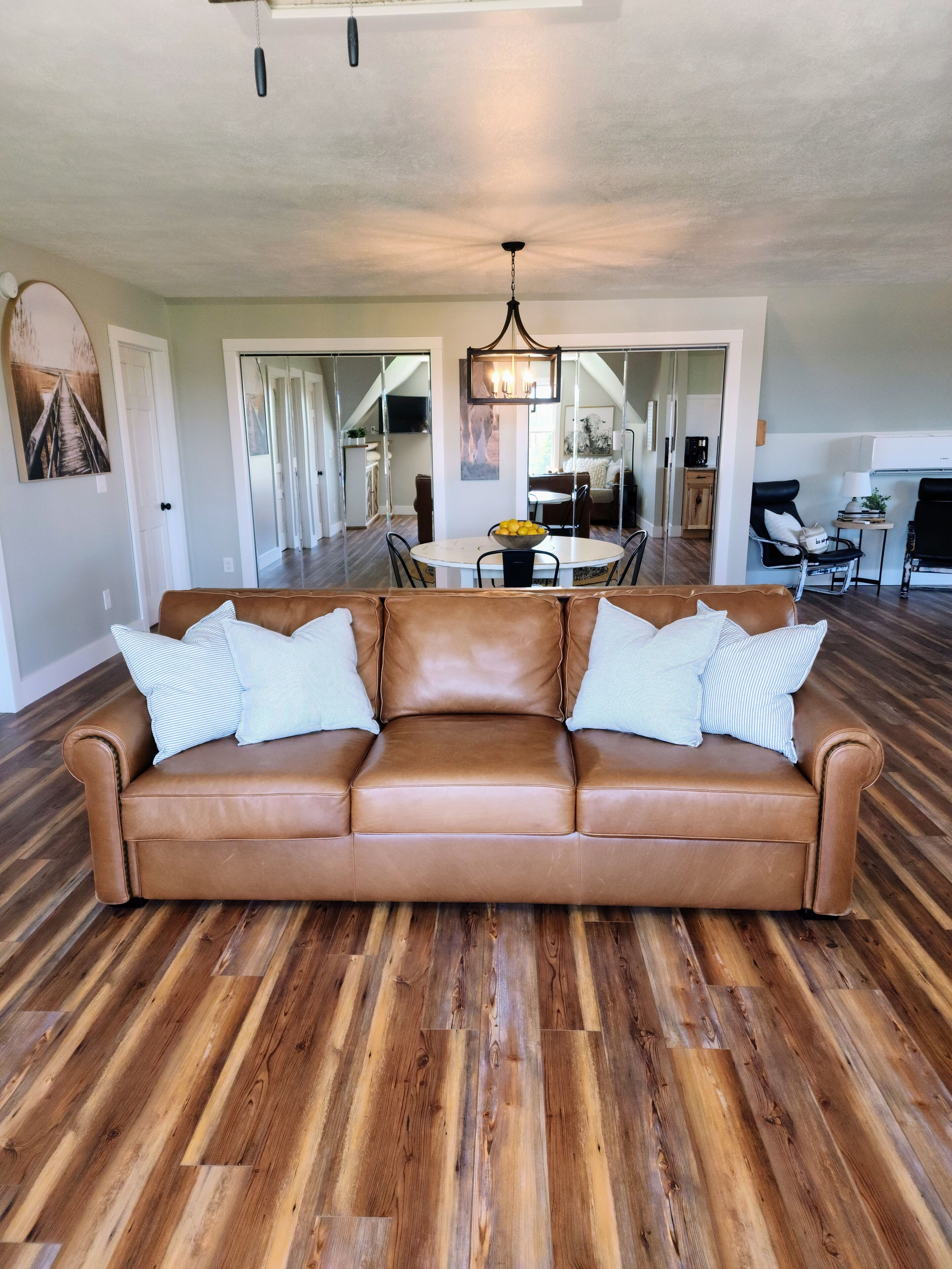 Farmhouse Loft ~ 5.5 miles from Traverse City Horse Shows!