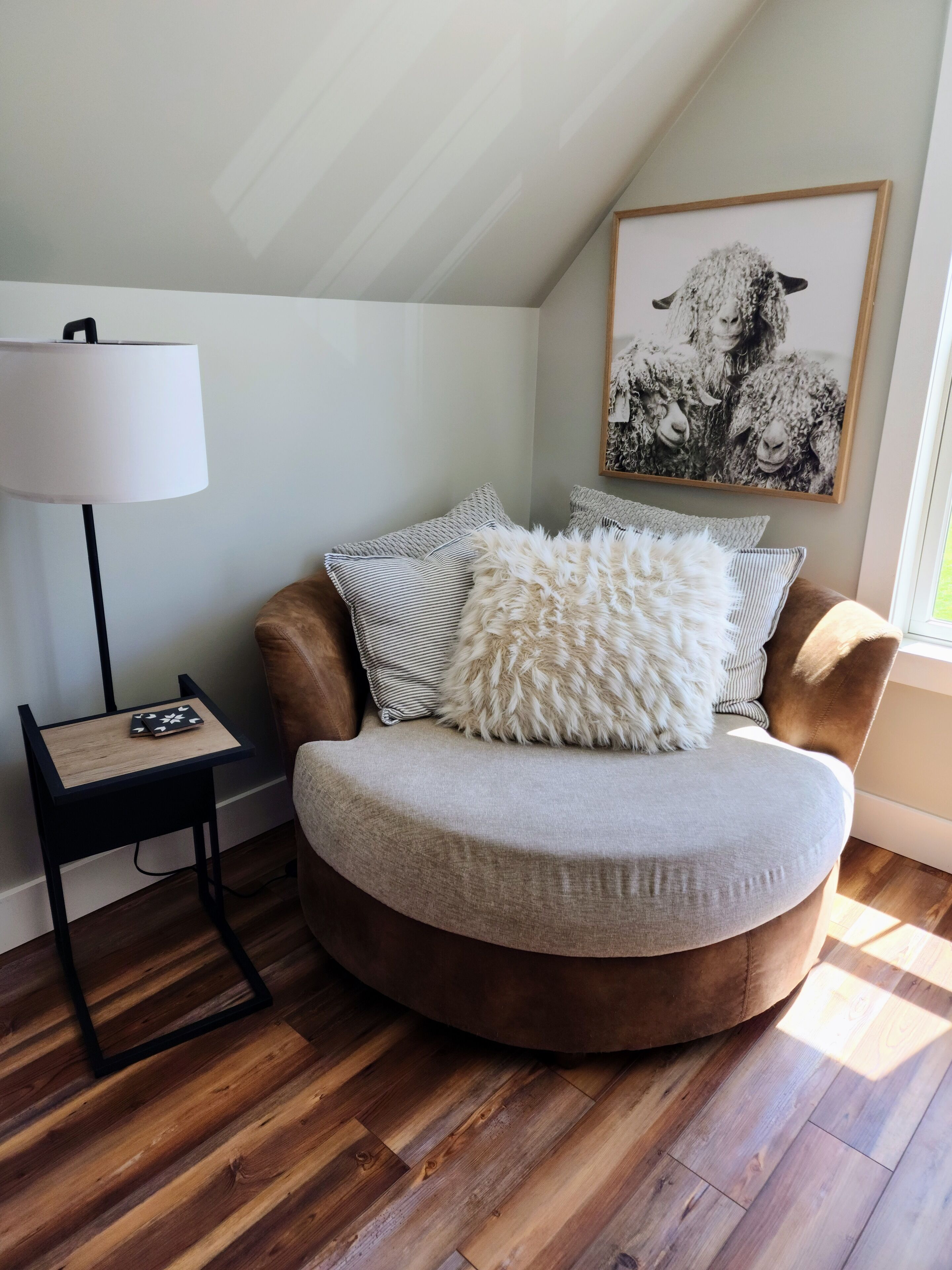 Farmhouse Loft ~ 5.5 miles from Traverse City Horse Shows!