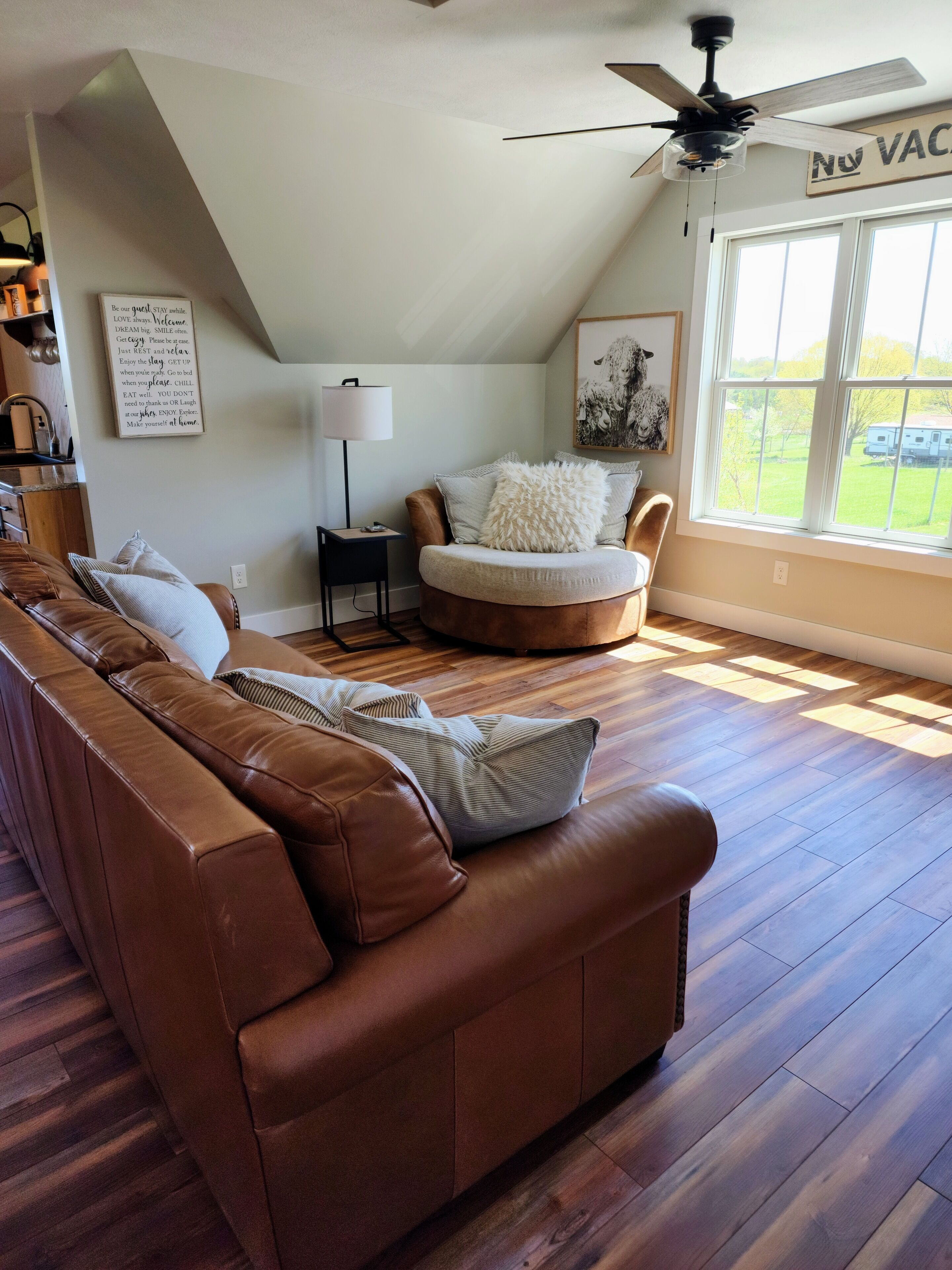 Farmhouse Loft ~ 5.5 miles from Traverse City Horse Shows!