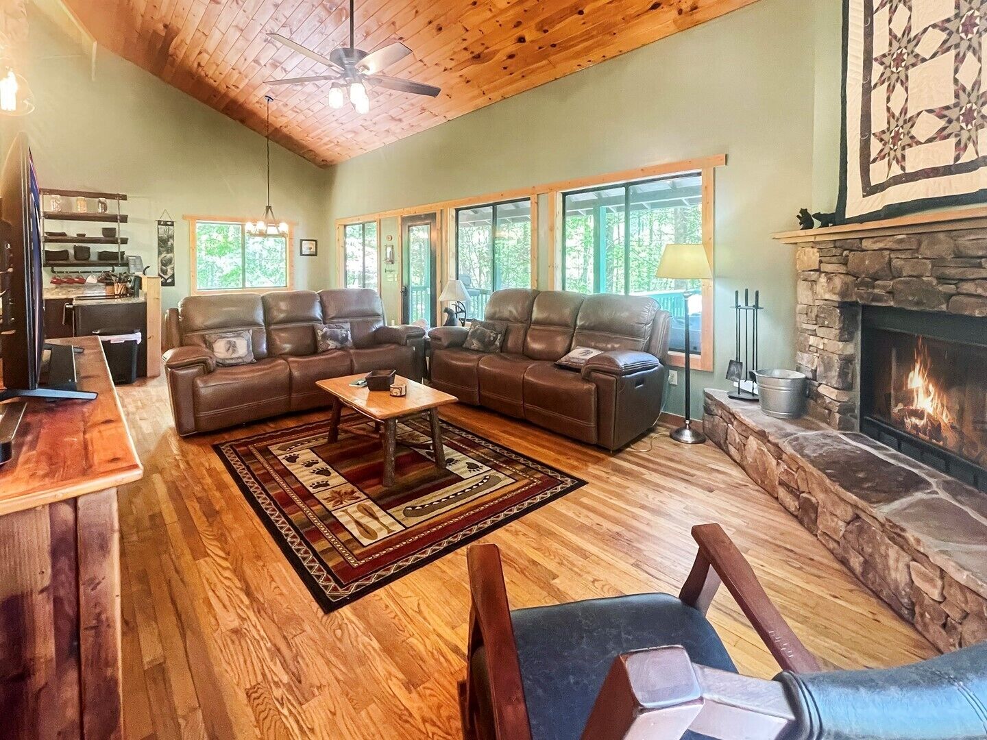 Bear's Den - Nantahala Gorge seclusion and convenience