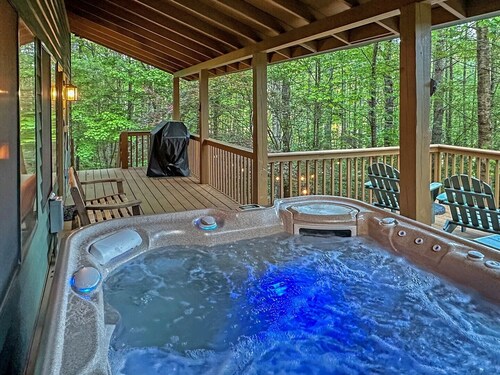 Bear's Den Max - 4 bedrooms in the Nantahala Gorge - free rafting or other