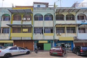 Front of property - Hotel O Penginapan Pak DheNearMall Nagoya Hill (Batam)