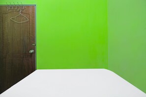 Economy Double Room | Free WiFi, bed sheets - Hotel O Penginapan Pak DheNearMall Nagoya Hill (Batam)