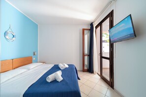 Deluxe Apartment, 1 Bedroom, Non Smoking, Patio | Hypo-allergenic bedding, desk, free WiFi, wheelchair access - Residence Alessandra (Cesenatico)