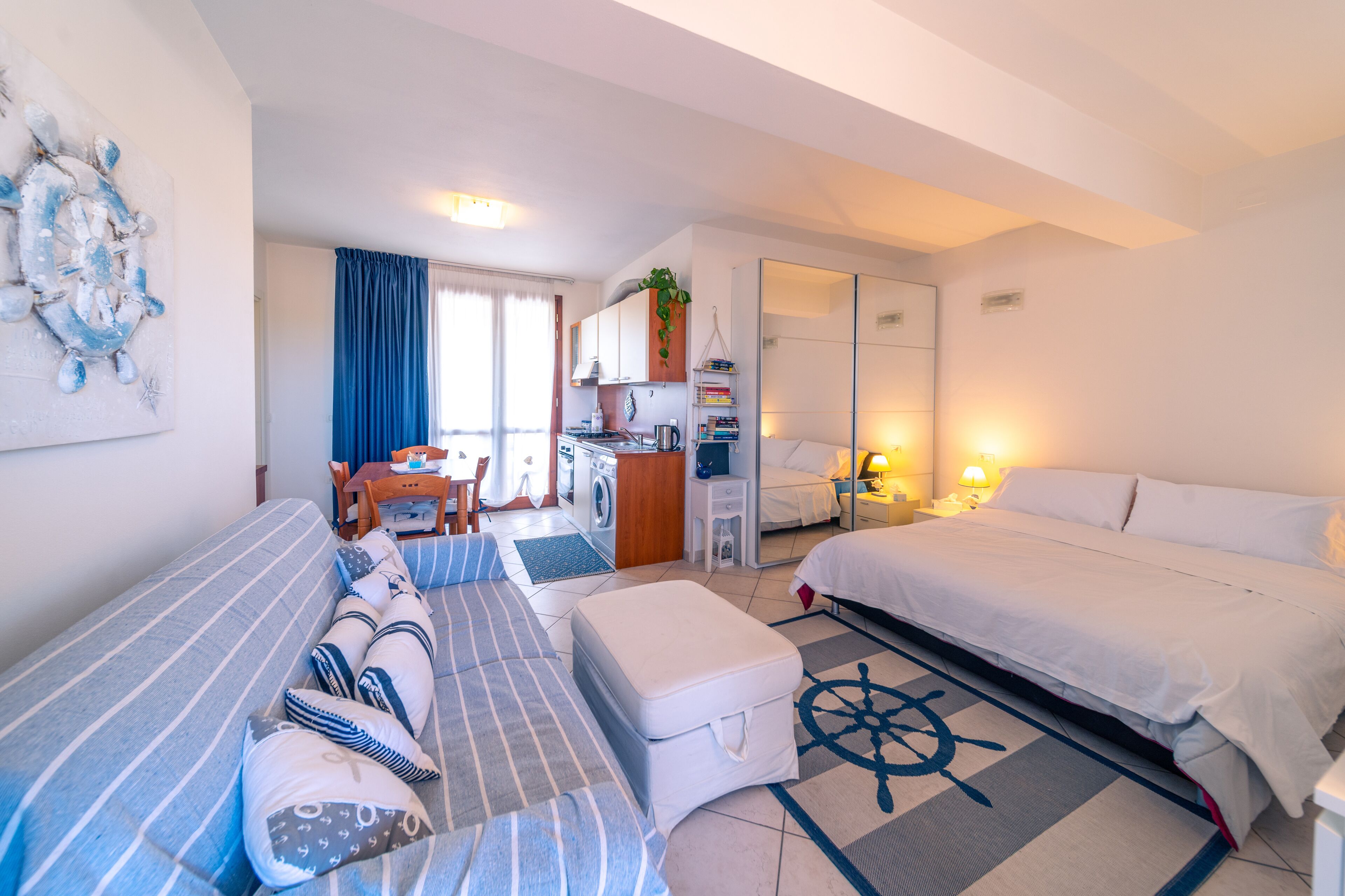 豪華開放式客房, 1 張加大雙人床和 1 張沙發床, 非吸煙房, 城市景觀 | 低過敏寢具、書桌、免費無線上網、無障礙通道