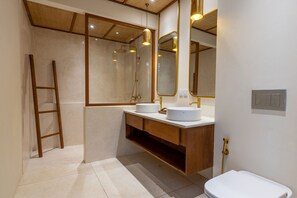 Dusche, Haartrockner, Bidet, Handtücher