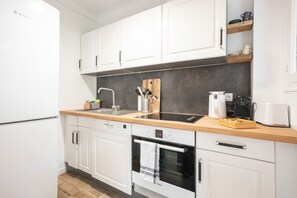 Réfrigérateur, micro-ondes, four, lave-vaisselle