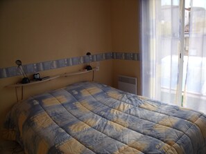 Tabla de planchar con plancha 