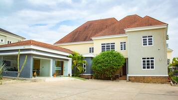 Fachada da propriedade