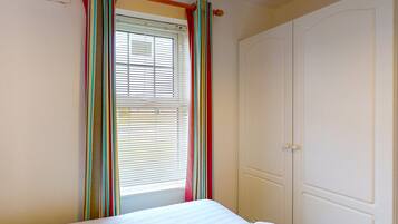 3 bedrooms, bed sheets