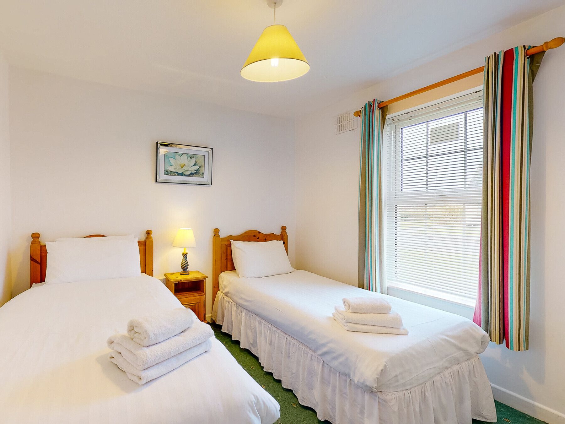 3 عدّة غرف نوم وملاءات أسرّة