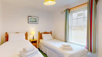 3 bedrooms, bed sheets