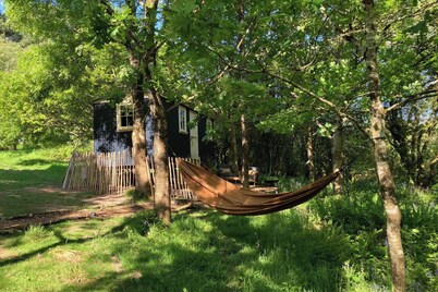 Shepherd's Hut - Sleeps 2 - Pet Friendly - Parking