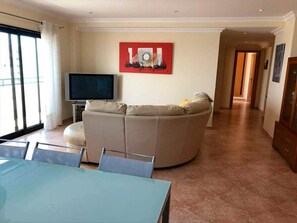 TV, DVD player, aparelho de som