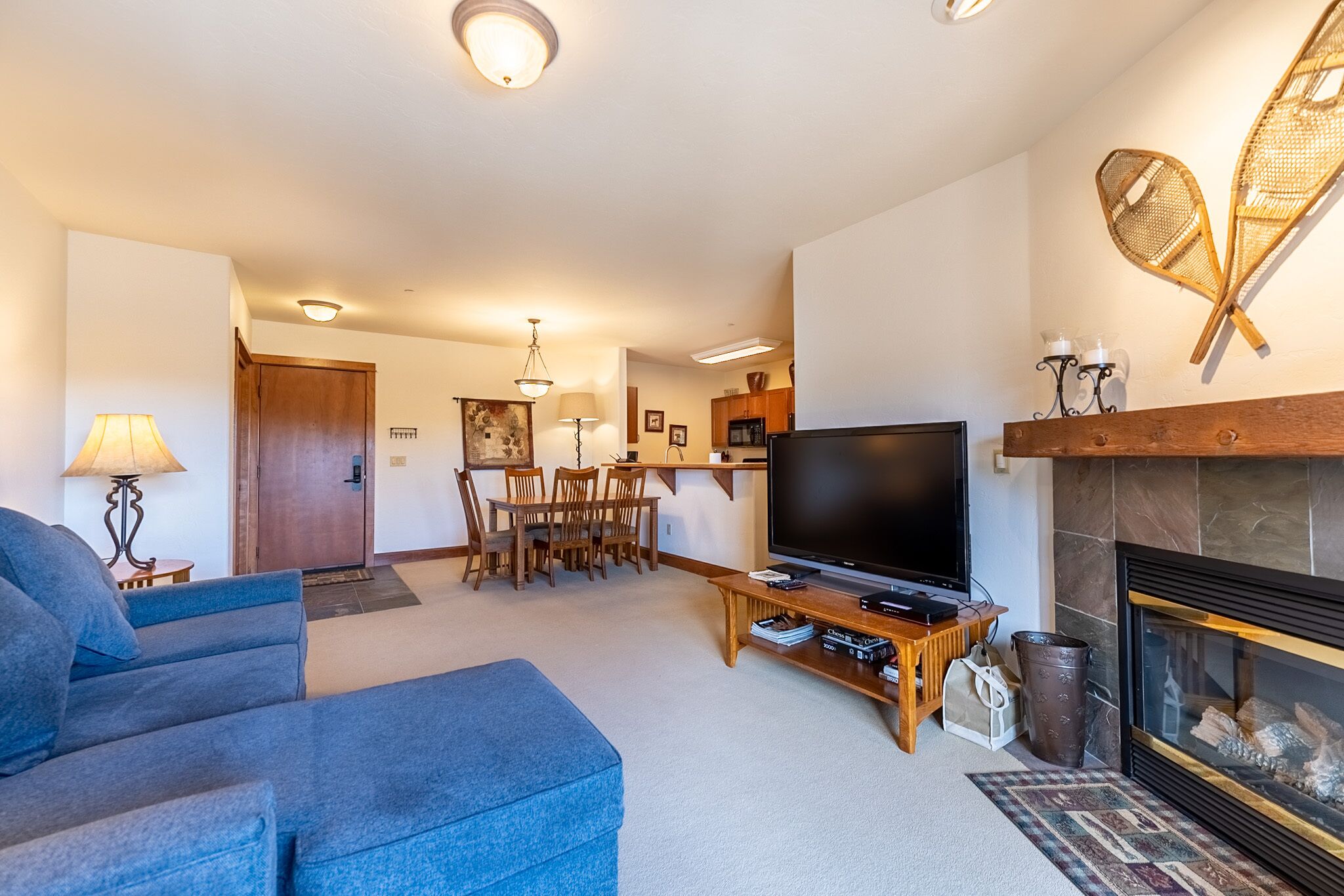 **New Listing** Private Balcony + Grill, Fireplace, Mountain Views