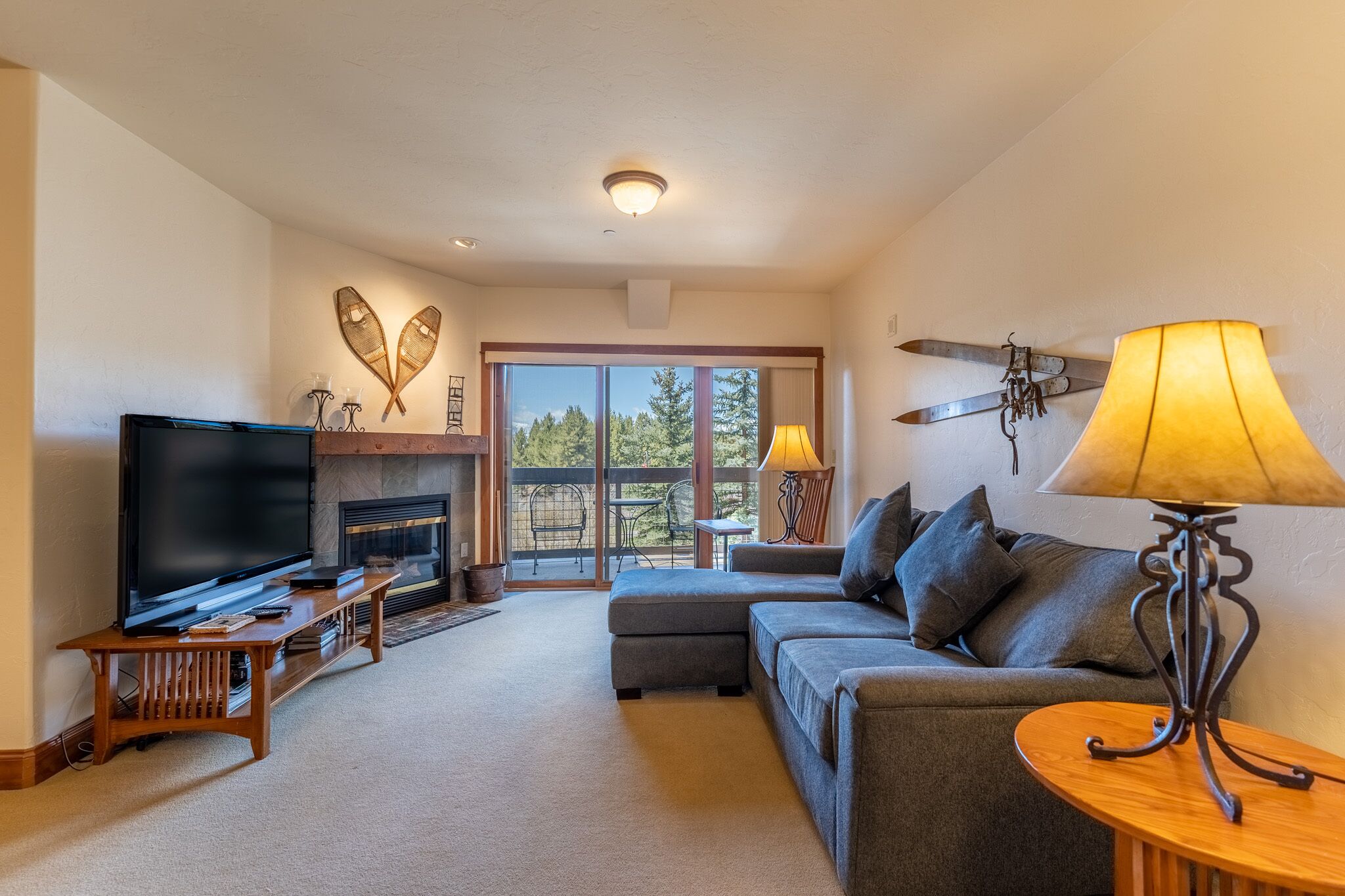 **New Listing** Private Balcony + Grill, Fireplace, Mountain Views
