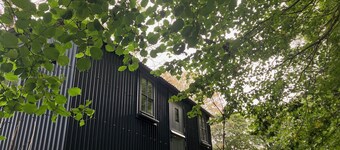 Shepherd's Hut - Sleeps 2 - Pet Friendly - Parking