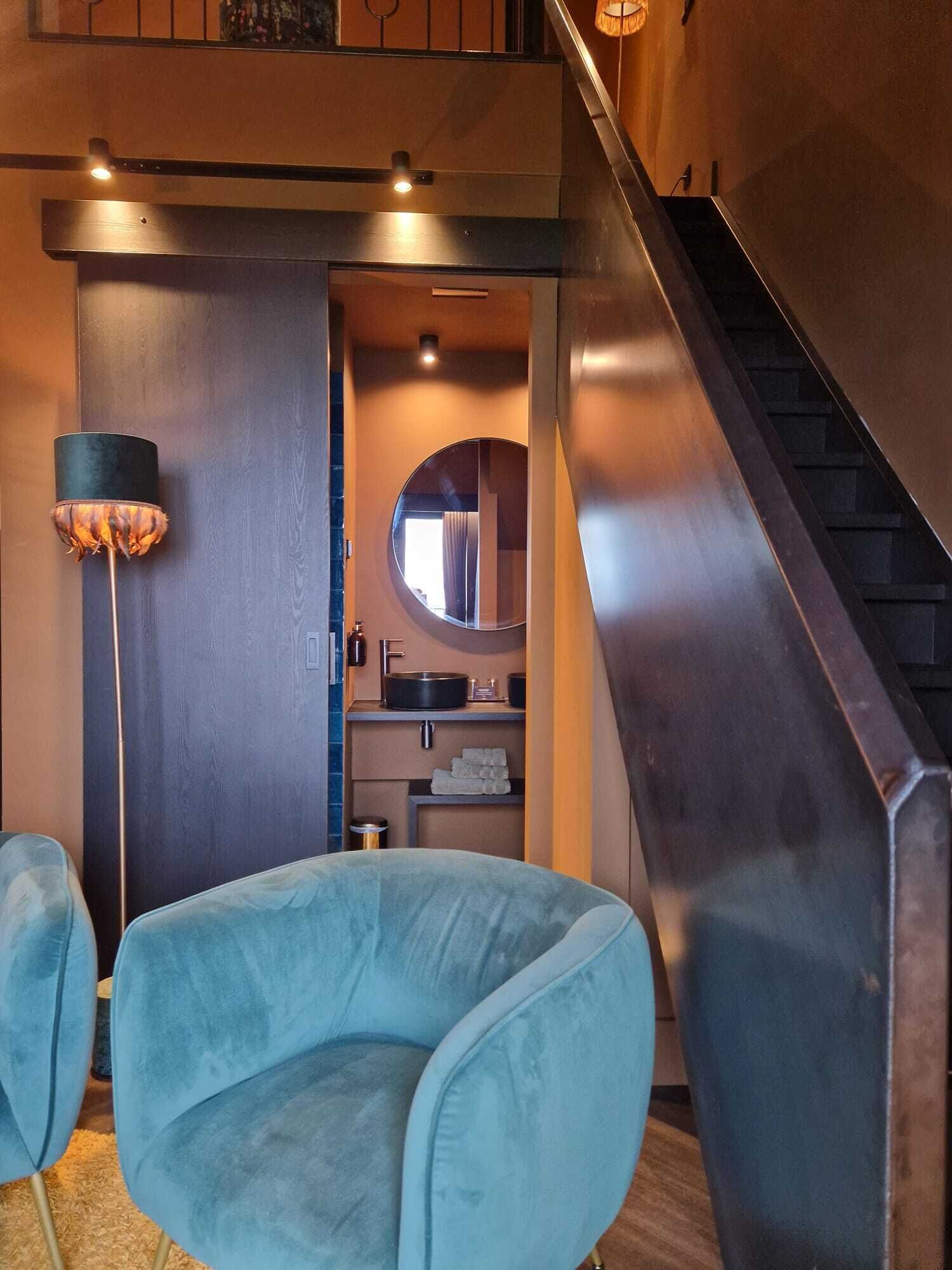 Junior Suite | Bathroom | Shower, rainfall showerhead, free toiletries, hair dryer