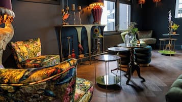 Bar lounge