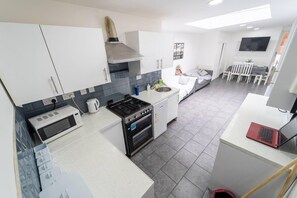 Studio | Eigene Küche | Kühlschrank, Mikrowelle, Ofen, Herdplatte