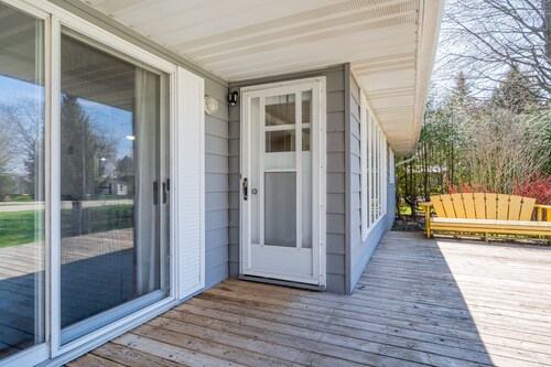 Bungalow of Bliss - Family Cottage on Lake Huron