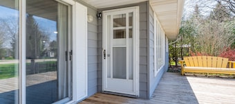 Bungalow of Bliss - Family Cottage on Lake Huron