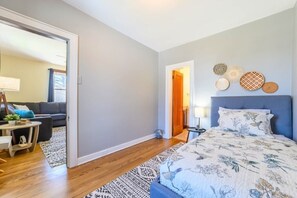 3 bedrooms, iron/ironing board, WiFi, bed sheets