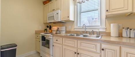 冰箱、微波炉、烤箱、炉灶