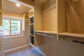 A walk-in closet with open shelving, a window with blinds, and a carpeted floor. - Creekside Condo 1335 - Ready for Sun Valley?! New Renovations w/ Resort Pool (Sun Valley)