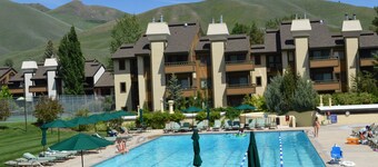 Creekside Condo 1335 - Ready for Sun Valley?! New Renovations w/ Resort Pool
