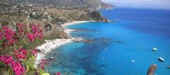 Seafront Apartment for Rent 6 Sleeps Skyscraper