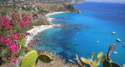 Seafront Apartment for Rent 6 Sleeps Skyscraper