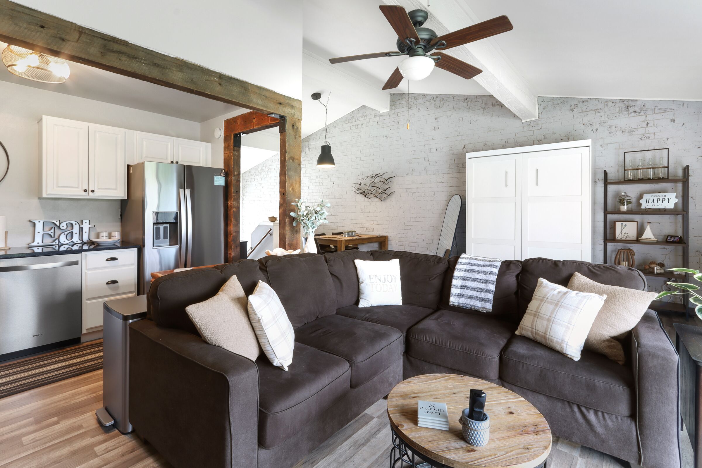 Lake Geneva cozy gem!  King bed!