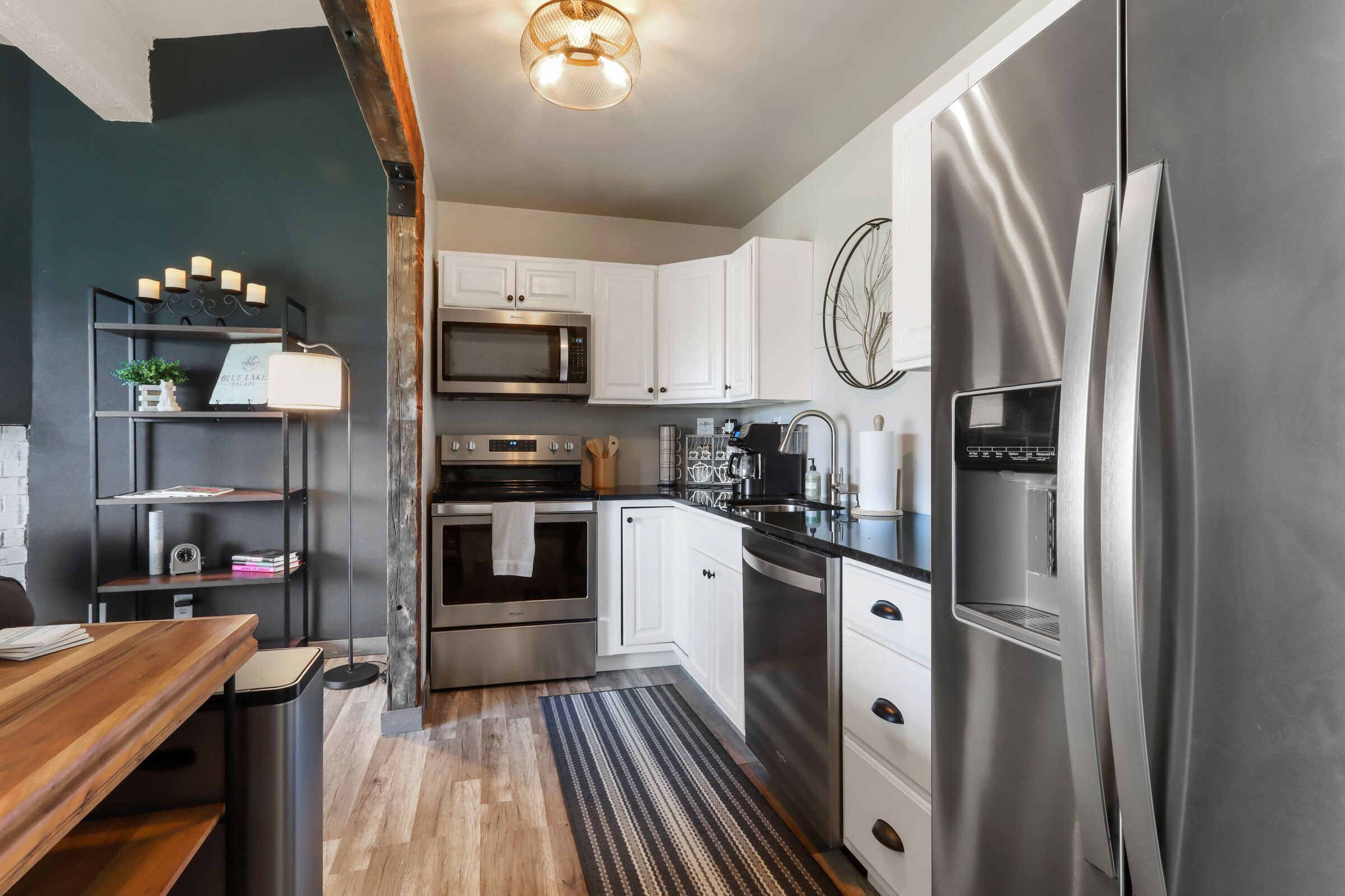 Lake Geneva cozy gem!  King bed!