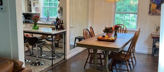 Modern & Spacious 3-Bedroom Home Family-Friendly Fireplace Patio & BBQ