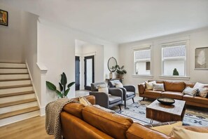 Unclassified image, 4 of 18, button - Beautiful Luxury Renovation | Near Downtown (Nashville)