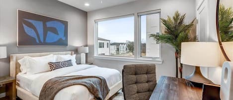 8 chambres, bureau, fer et planche Ă repasser, lit parapluie