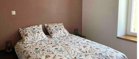 1 bedroom, free WiFi, bed sheets