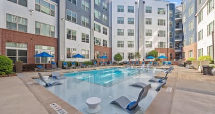 Regal Noir 2BR/2BA | Short-Term Rental in Decatur w/ Pool & Rooftop Lounge