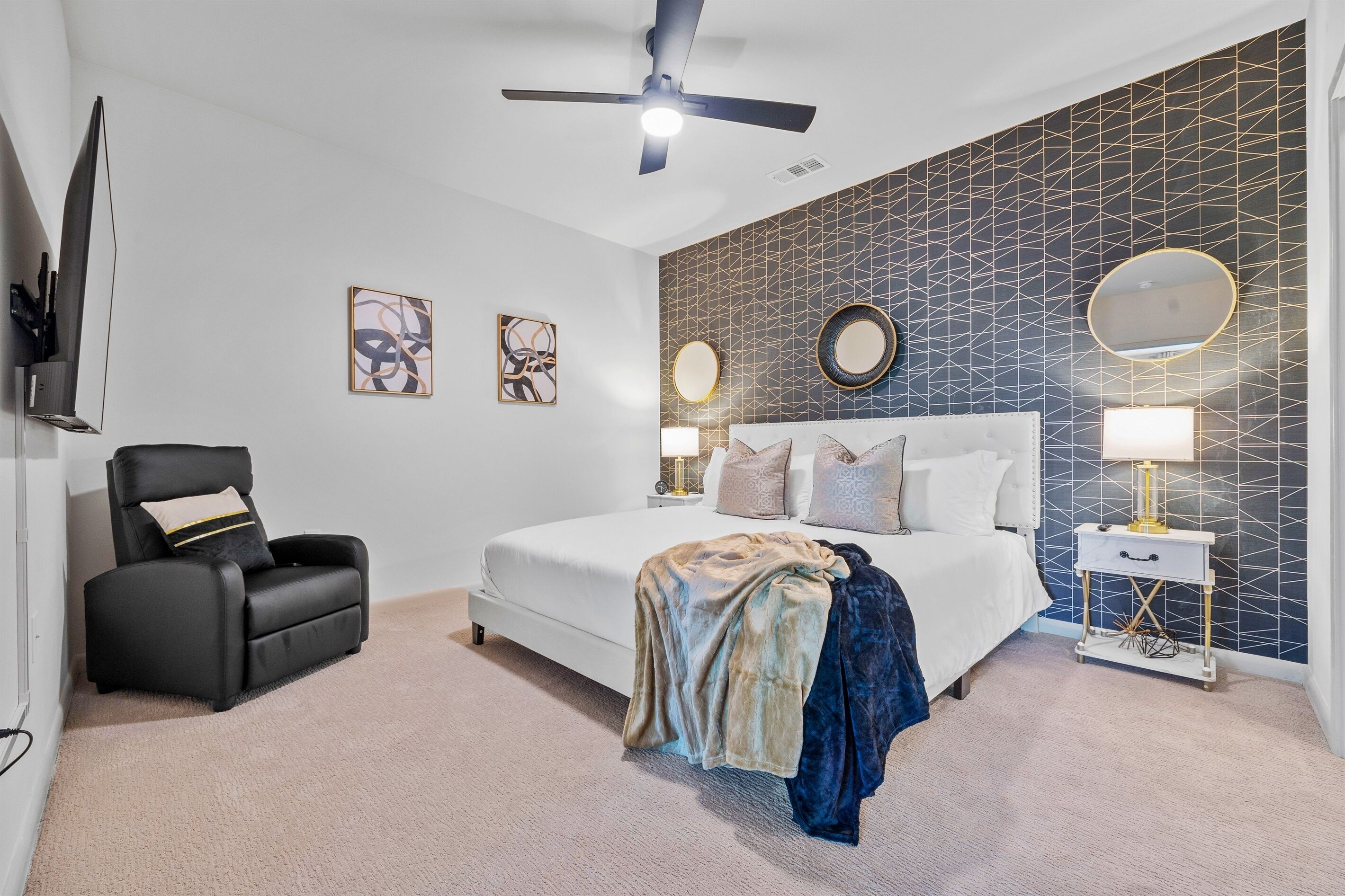 The Regal Noir - 2King BR Lux Apt in Decatur Square ~ Massage Chairs~Rooftop Bar