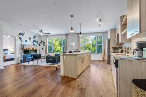 Luxury 2BR Near Decatur Square | Pool & Rooftop Access