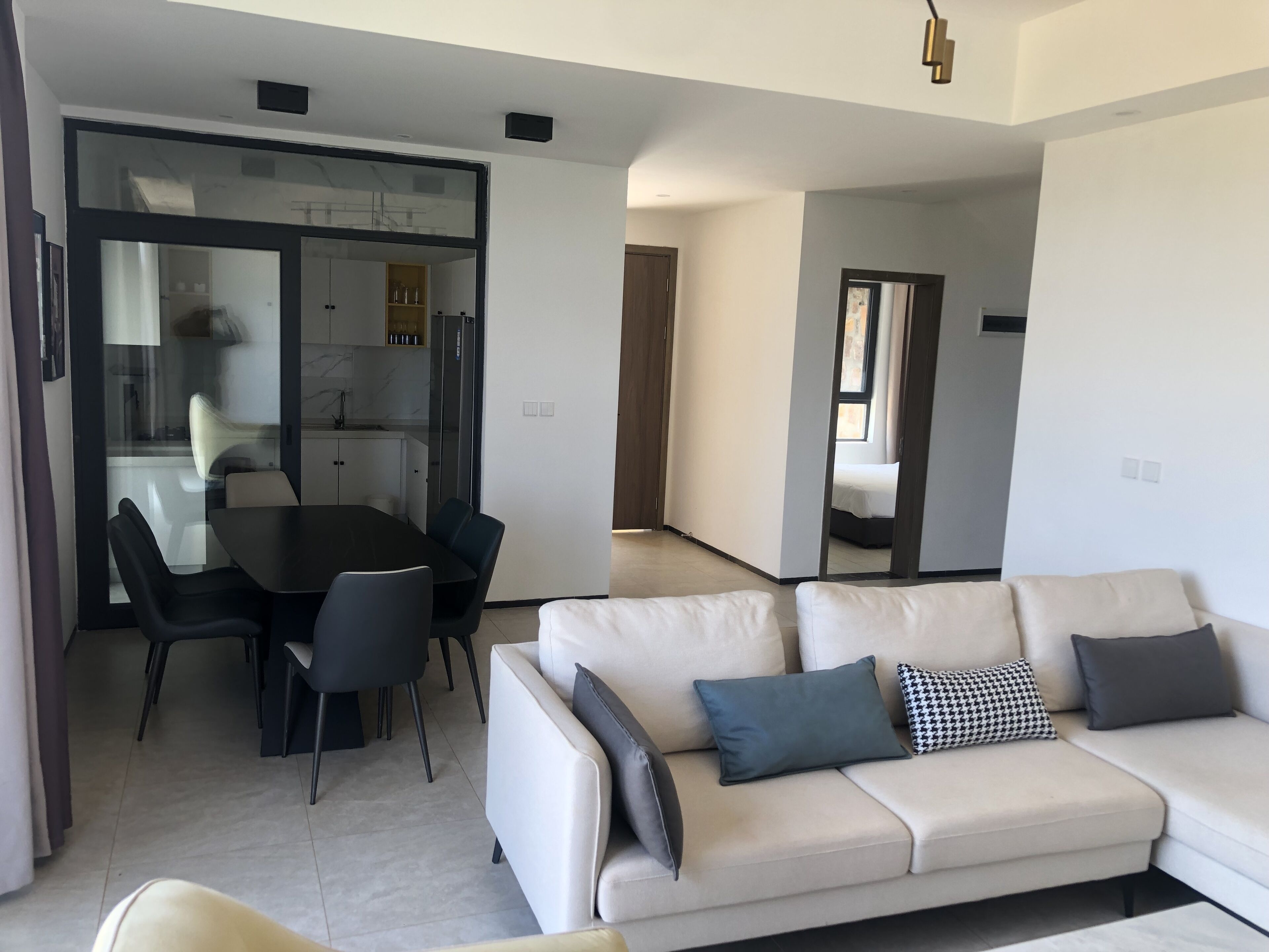 Televisión LCD 69 pulgadas con canales de televisión por cable